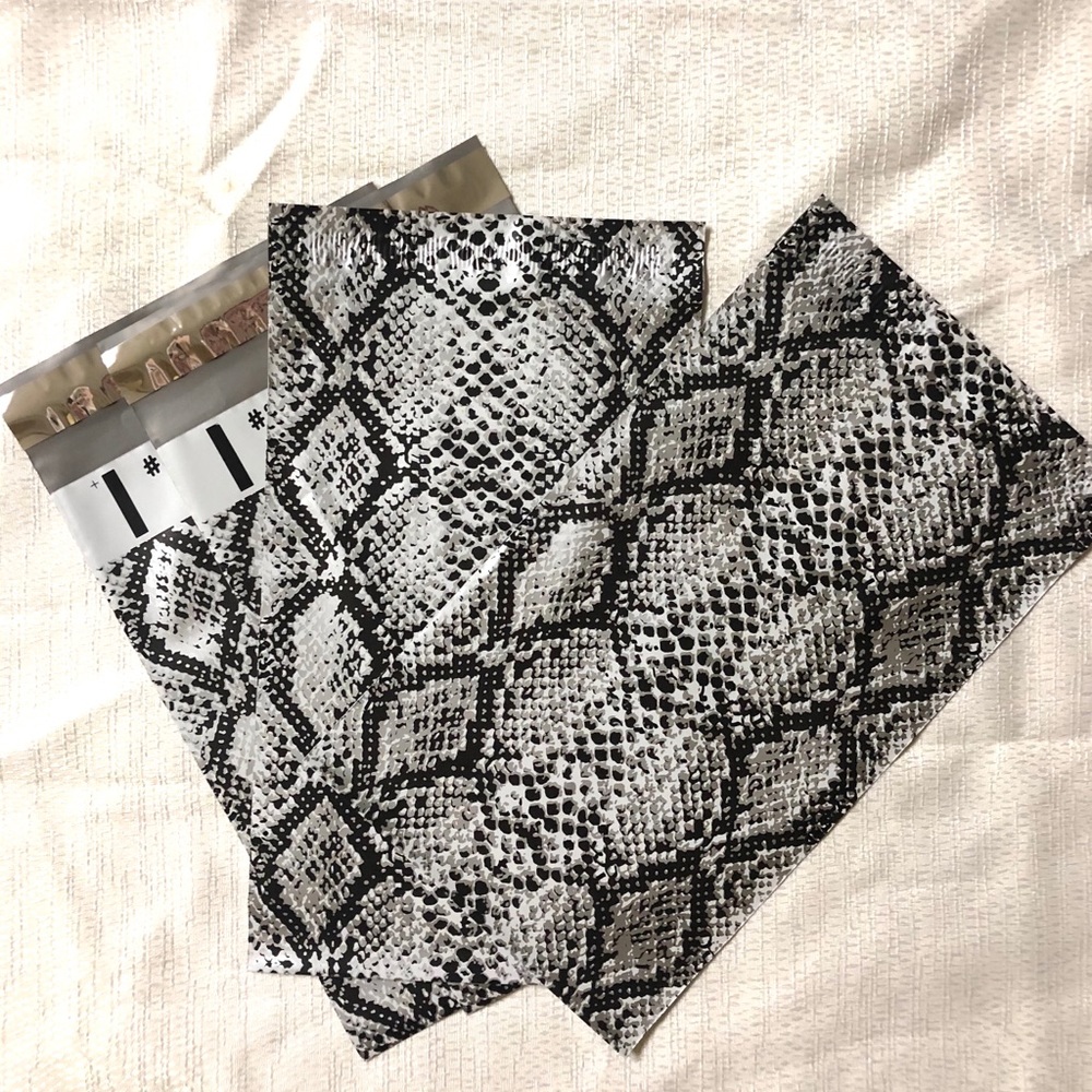 🔴4 for $25🔴 40 ct - 6x9" Snakeskin Polymailers